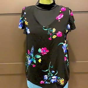 🌸 Old Navy Floral V-Neck Shirt | Lightweight Rayon | Spring–Summer Favorite 🌸
